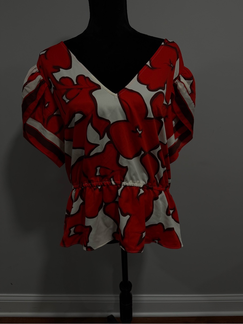 Nine West Red Floral V-Neck Peplum Top